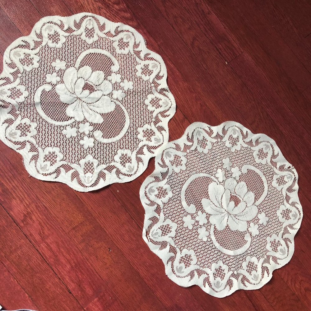 Set of 2 Vintage Lace Doily / Placemat